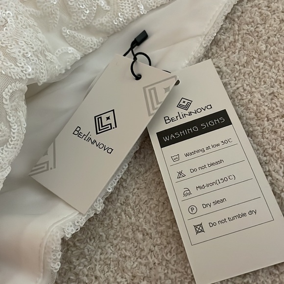 White one-sleeve dress with sequin design - Picture 3 of 3